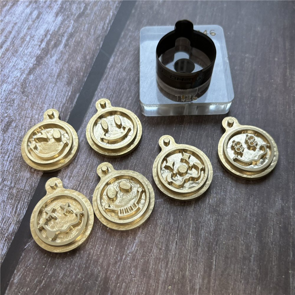 Custom Pendant Smile Face Copp - Leather Stamp Set recension och pris