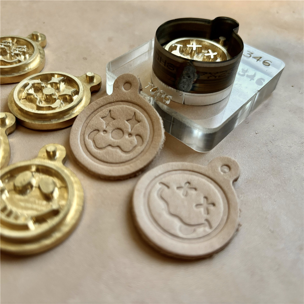 Custom Pendant Smile Face Copp - Leather Stamp Set recension och pris